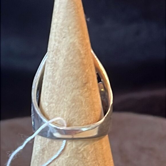 Gorgeous 3 Stone Floral Peridot Ring in Sterling Silver Sz 6 - Picture 4 of 10